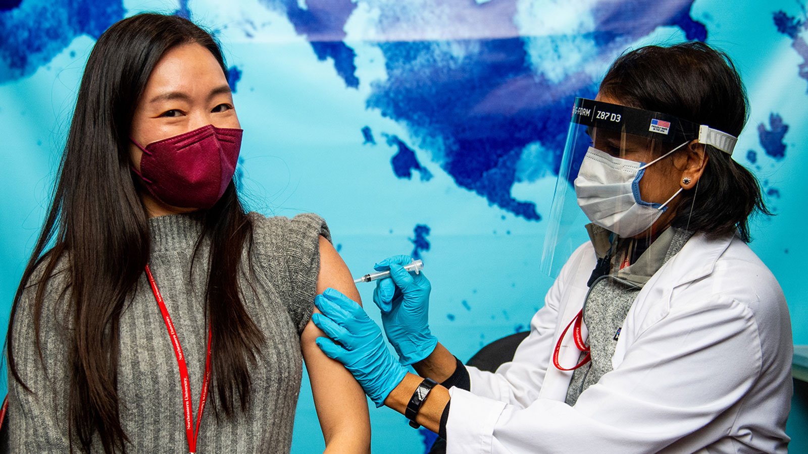 Sinh viên tại trường được tiêm vaccine phòng chống Covid-19.