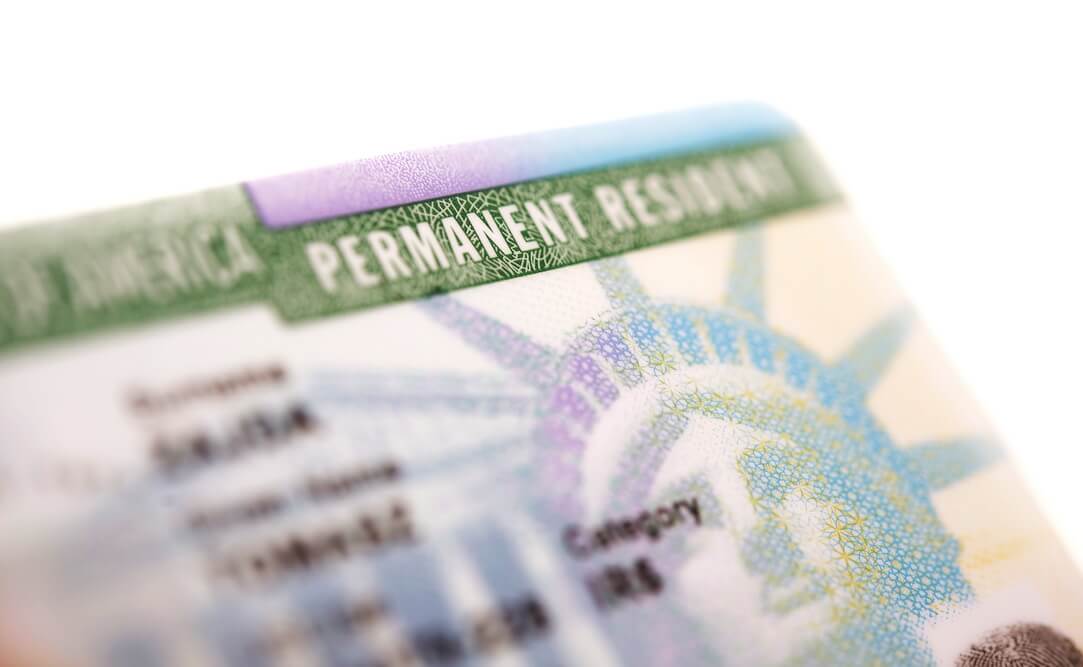 Thẻ xanh là giấy tờ cần thiết để bạn có thể trở thành công dân Mỹ.